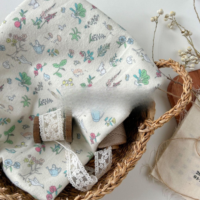 Woven Scarf Blanket - Telas de Viscosa con Estampado Floral,