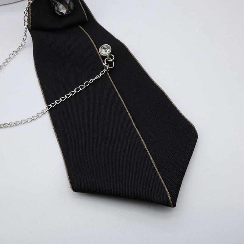 Corbata gótica con cadena meta - Bow Tie Pre Tied reseña y precio