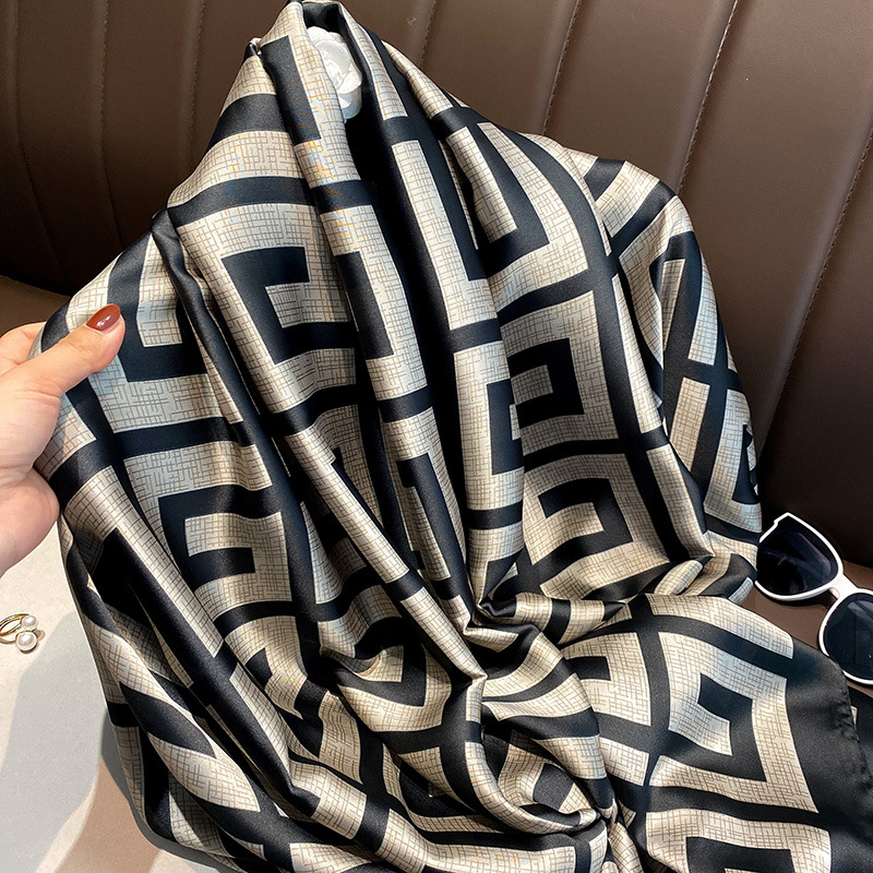 Chal grande con estampado de m - Silk Neck Scarf reseña y precio