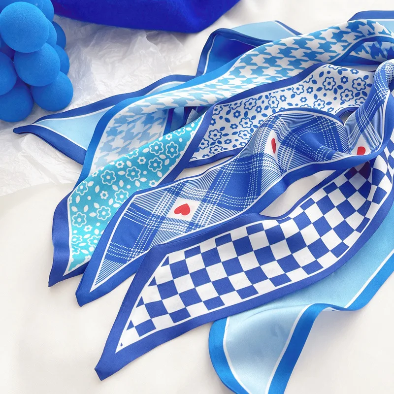Pañuelo de seda azul Klein, nu - Ascot Neck Scarf reseña y precio